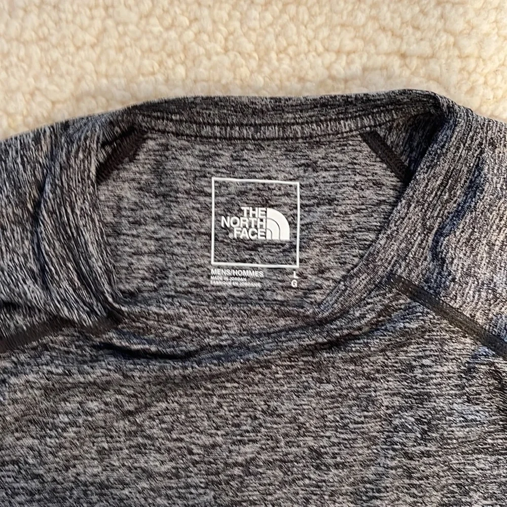 Long Sleeve Gray/White/Black North Face Long Sleeve - Picture 2 of 2